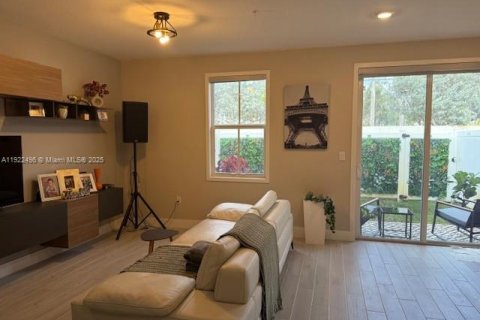 Adosado en venta en Pembroke Pines, Florida, 4 dormitorios, 209.96 m2 № 2018882 - foto 13