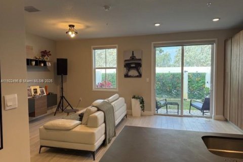 Adosado en venta en Pembroke Pines, Florida, 4 dormitorios, 209.96 m2 № 2018882 - foto 6