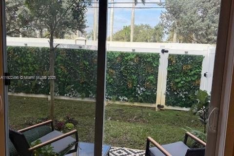 Adosado en venta en Pembroke Pines, Florida, 4 dormitorios, 209.96 m2 № 2018882 - foto 15