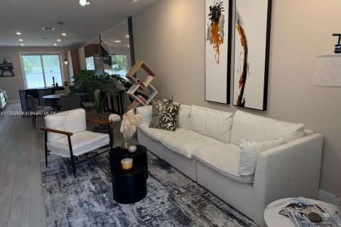 Adosado en venta en Pembroke Pines, Florida, 4 dormitorios, 209.96 m2 № 2018882 - foto 4