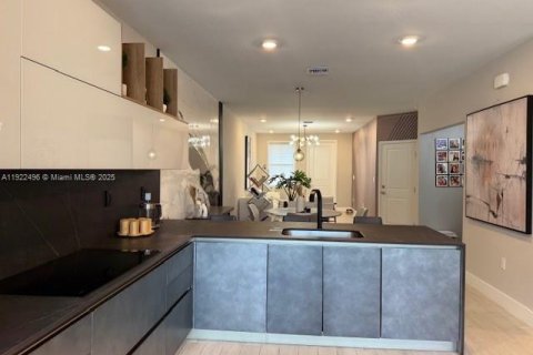 Adosado en venta en Pembroke Pines, Florida, 4 dormitorios, 209.96 m2 № 2018882 - foto 7