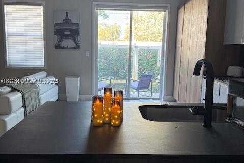 Adosado en venta en Pembroke Pines, Florida, 4 dormitorios, 209.96 m2 № 2018882 - foto 9