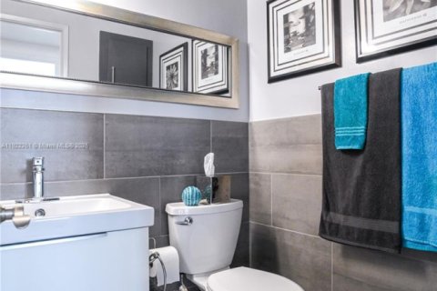 Condo in Hollywood, Florida, 1 bedroom № 1976327 - photo 27