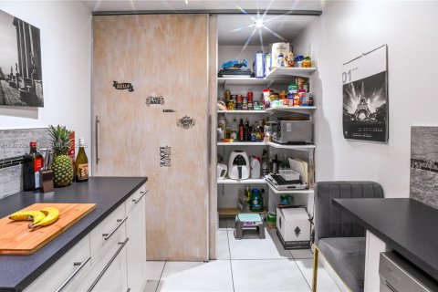 Condo in Hollywood, Florida, 1 bedroom № 1976327 - photo 9