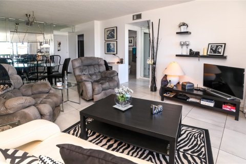 Condo in Hollywood, Florida, 1 bedroom № 1976327 - photo 20