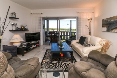 Condo in Hollywood, Florida, 1 bedroom № 1976327 - photo 16