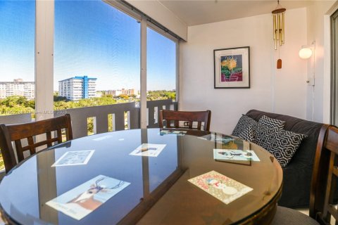 Condo in Hollywood, Florida, 1 bedroom № 1976327 - photo 23