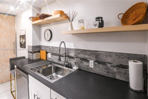 Condo in Hollywood, Florida, 1 bedroom № 1976327 - photo 3