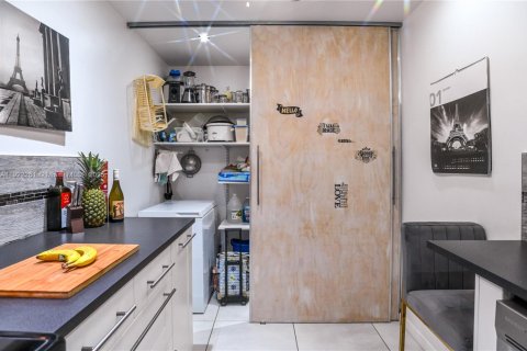 Condo in Hollywood, Florida, 1 bedroom № 1976327 - photo 10