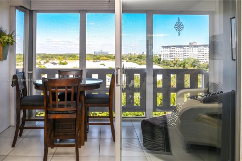 Condo in Hollywood, Florida, 1 bedroom № 1976327 - photo 21