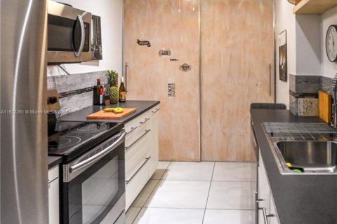 Condo in Hollywood, Florida, 1 bedroom № 1976327 - photo 12