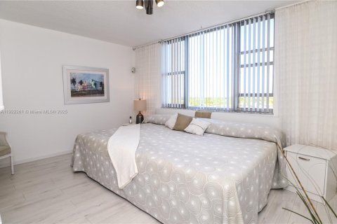 Condo in Hollywood, Florida, 1 bedroom № 1976327 - photo 29