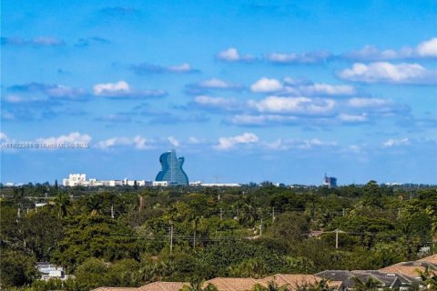 Condo in Hollywood, Florida, 1 bedroom № 1976327 - photo 25