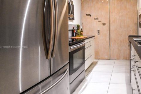 Condo in Hollywood, Florida, 1 bedroom № 1976327 - photo 11