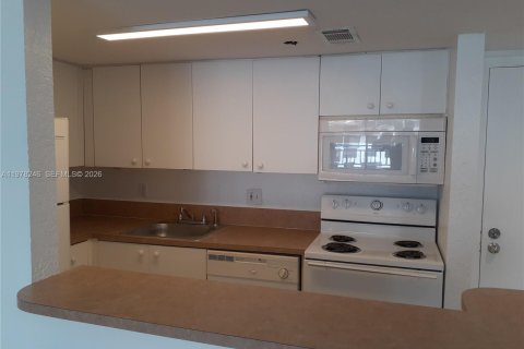 Condo in Miami, Florida, 1 bedroom  № 2079466 - photo 6