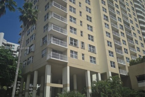 Condo in Miami, Florida, 1 bedroom  № 2079466 - photo 2