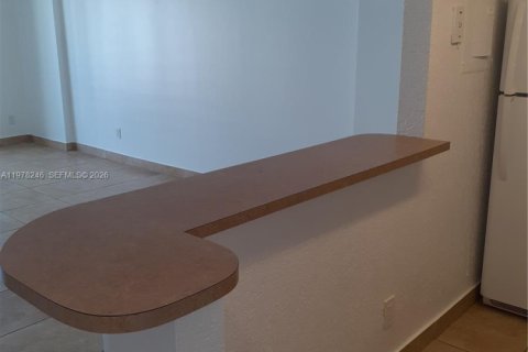 Condo in Miami, Florida, 1 bedroom  № 2079466 - photo 7
