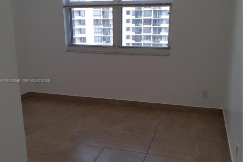 Condo in Miami, Florida, 1 bedroom  № 2079466 - photo 9