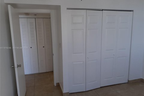 Condo in Miami, Florida, 1 bedroom  № 2079466 - photo 10
