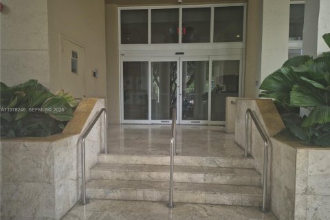 Condo in Miami, Florida, 1 bedroom  № 2079466 - photo 12