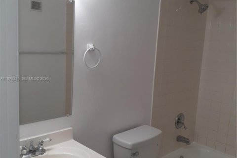 Condo in Miami, Florida, 1 bedroom  № 2079466 - photo 11