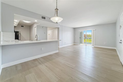 Copropriété à louer à Cutler Bay, Floride: 2 chambres, 103.4 m2 № 2025739 - photo 2