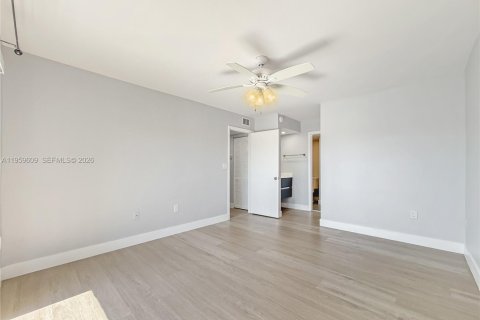 Copropriété à louer à Cutler Bay, Floride: 2 chambres, 103.4 m2 № 2025739 - photo 10