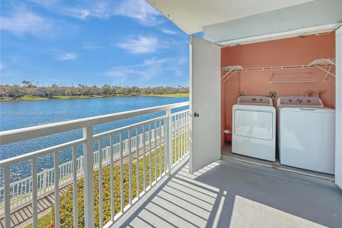 Copropriété à louer à Cutler Bay, Floride: 2 chambres, 103.4 m2 № 2025739 - photo 14