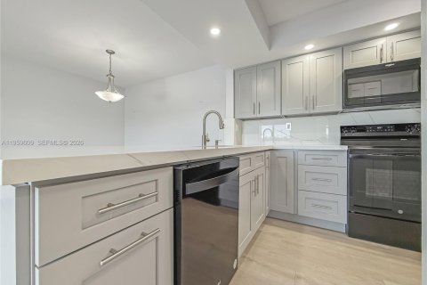 Copropriété à louer à Cutler Bay, Floride: 2 chambres, 103.4 m2 № 2025739 - photo 5