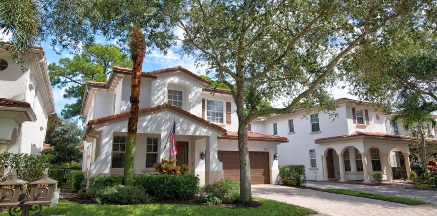 Casa en Palm Beach Gardens, Florida 3 dormitorios, 181.25 m2 № 2385199