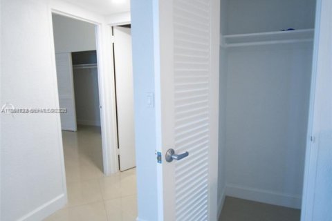Copropriété à vendre à Hollywood, Floride: 1 chambre, 73.3 m2 № 2153596 - photo 15