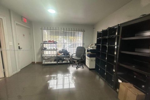 Купить коммерческую недвижимость в Хайалиа, Флорида № 2054383 - фото 2