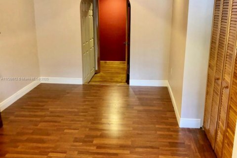 Купить коммерческую недвижимость в Хайалиа, Флорида № 2054383 - фото 17