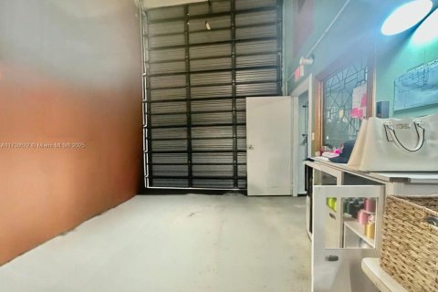 Купить коммерческую недвижимость в Хайалиа, Флорида № 2054383 - фото 3