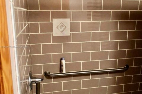 Купить коммерческую недвижимость в Хайалиа, Флорида № 2054383 - фото 18