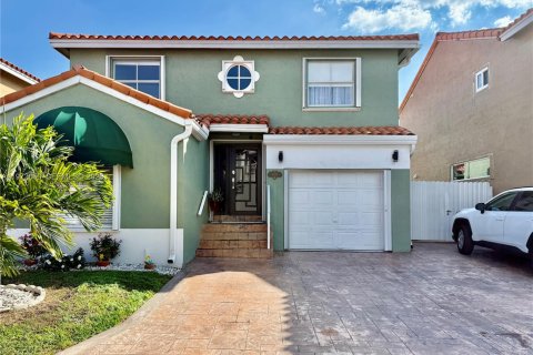 Дом в Майами, Флорида 4 спальни, 147.25м2 № 2033078