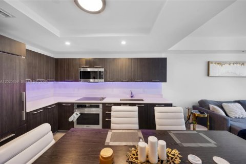 Condo in Miami, Florida, 1 bedroom  № 2179394 - photo 3