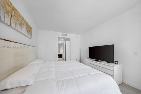 Condo in Miami, Florida, 1 bedroom  № 2179394 - photo 17