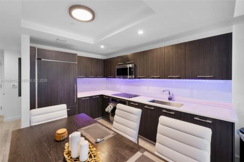 Condo in Miami, Florida, 1 bedroom  № 2179394 - photo 4