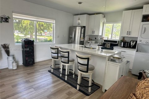 Casa en venta en Miami, Florida, 3 dormitorios, 102.19 m2 № 2041362 - foto 7