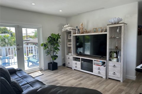 Casa en venta en Miami, Florida, 3 dormitorios, 102.19 m2 № 2041362 - foto 13