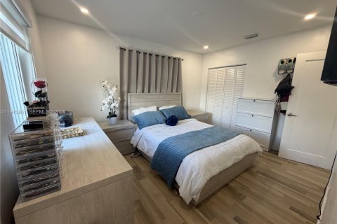 Casa en venta en Miami, Florida, 3 dormitorios, 102.19 m2 № 2041362 - foto 16