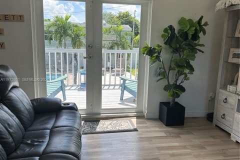 Casa en venta en Miami, Florida, 3 dormitorios, 102.19 m2 № 2041362 - foto 11