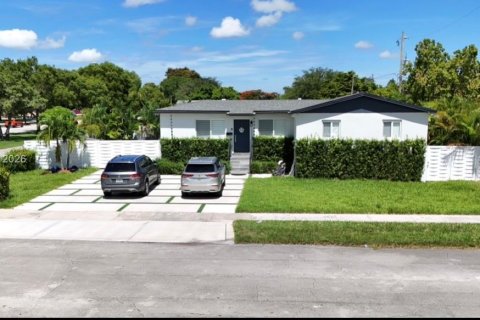 House in Miami, Florida 3 bedrooms, 102.19 sq.m. № 2041362
