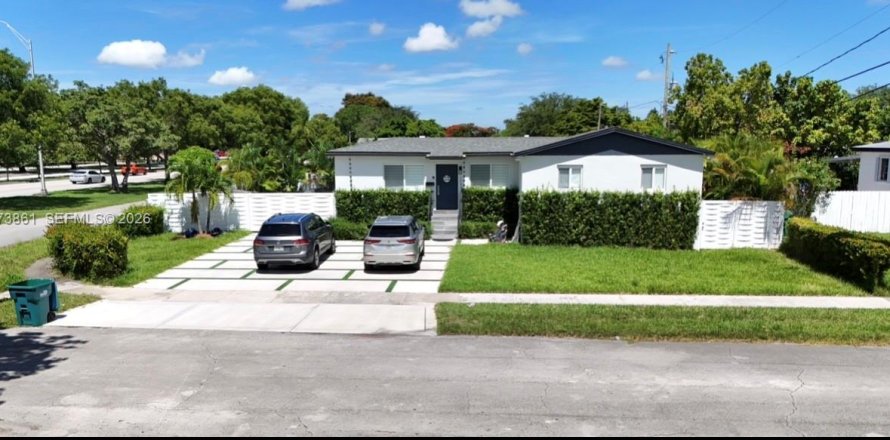 House in Miami, Florida 3 bedrooms, 102.19 sq.m. № 2041362