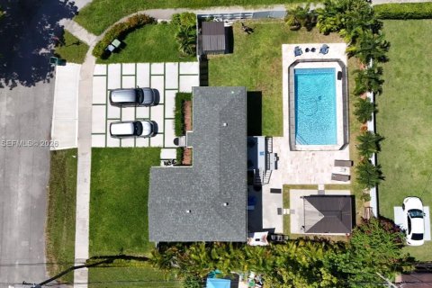 House in Miami, Florida 3 bedrooms, 102.19 sq.m. № 2041362 - photo 6