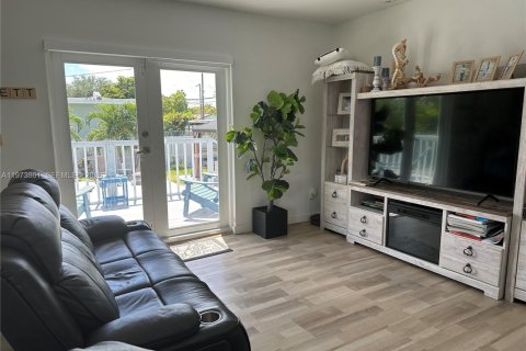 Casa en venta en Miami, Florida, 3 dormitorios, 102.19 m2 № 2041362 - foto 14