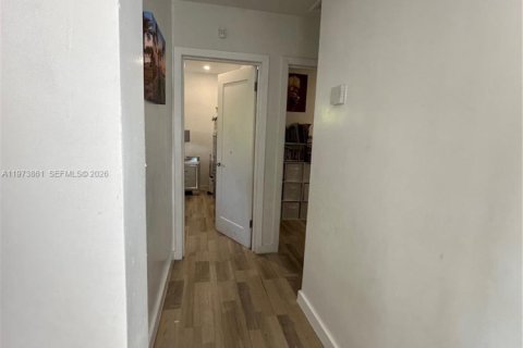 Casa en venta en Miami, Florida, 3 dormitorios, 102.19 m2 № 2041362 - foto 18