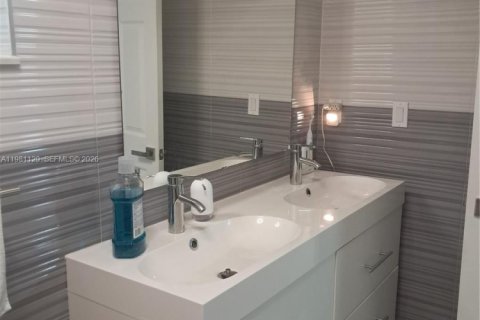 Casa en venta en Miami, Florida, 4 dormitorios, 165.37 m2 № 2056608 - foto 17