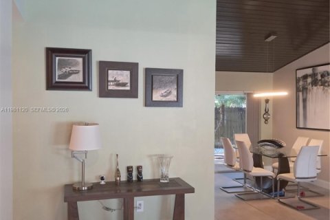 Casa en venta en Miami, Florida, 4 dormitorios, 165.37 m2 № 2056608 - foto 4